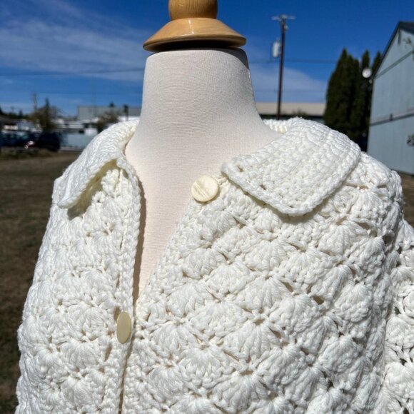 Vintage 70s White Crochet Handmade Pointelle Knit Cape Poncho Cottagecore Boho - Picture 5 of 6